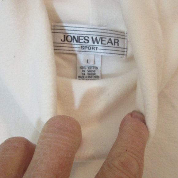 JONES WEAR SPORT WHITE TURTLENECK TOP TEE Large - Picture 2 of 3